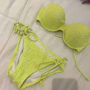 Neón yellow and white bikini set